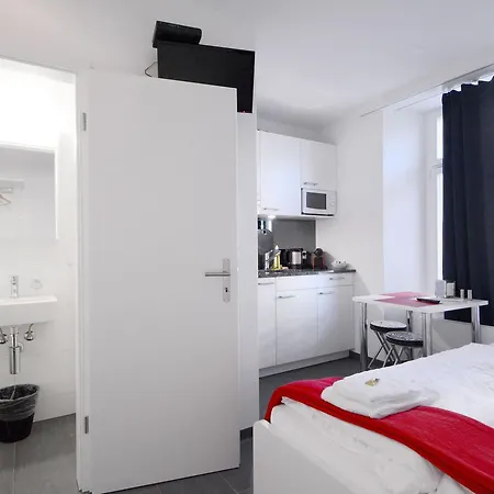 Hitrental Station Апартаменты *